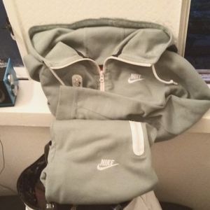 Nike Tech sweat suit